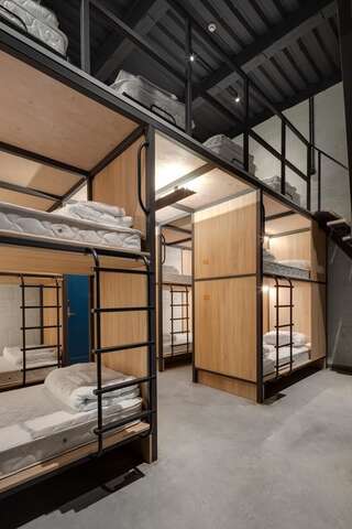 Хостелы A-HOSTEL Киев Кровать в общем 12-местном номере-1