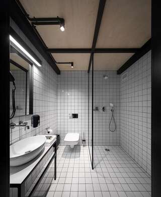 Хостелы A-HOSTEL Киев Двухместный номер с 1 кроватью или 2 отдельными кроватями и собственной ванной комнатой-3